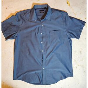 Van Heusen Men’s Classic Fit Short Sleeve Button Front Shirt Blue XL 17-17.5 EUC